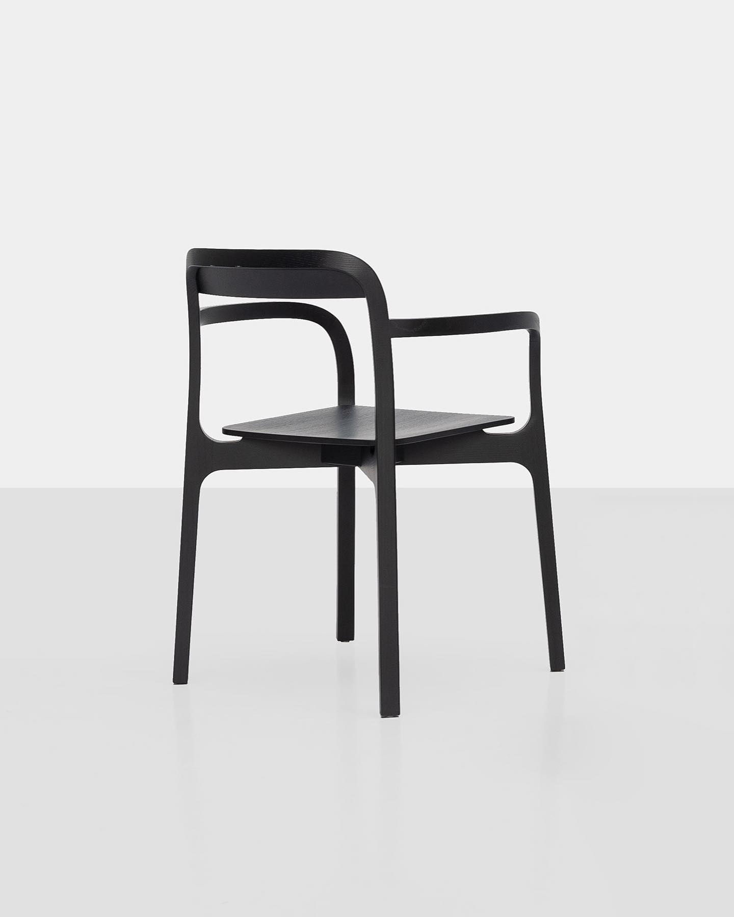 Contorna Armchair 扶手椅．低背款