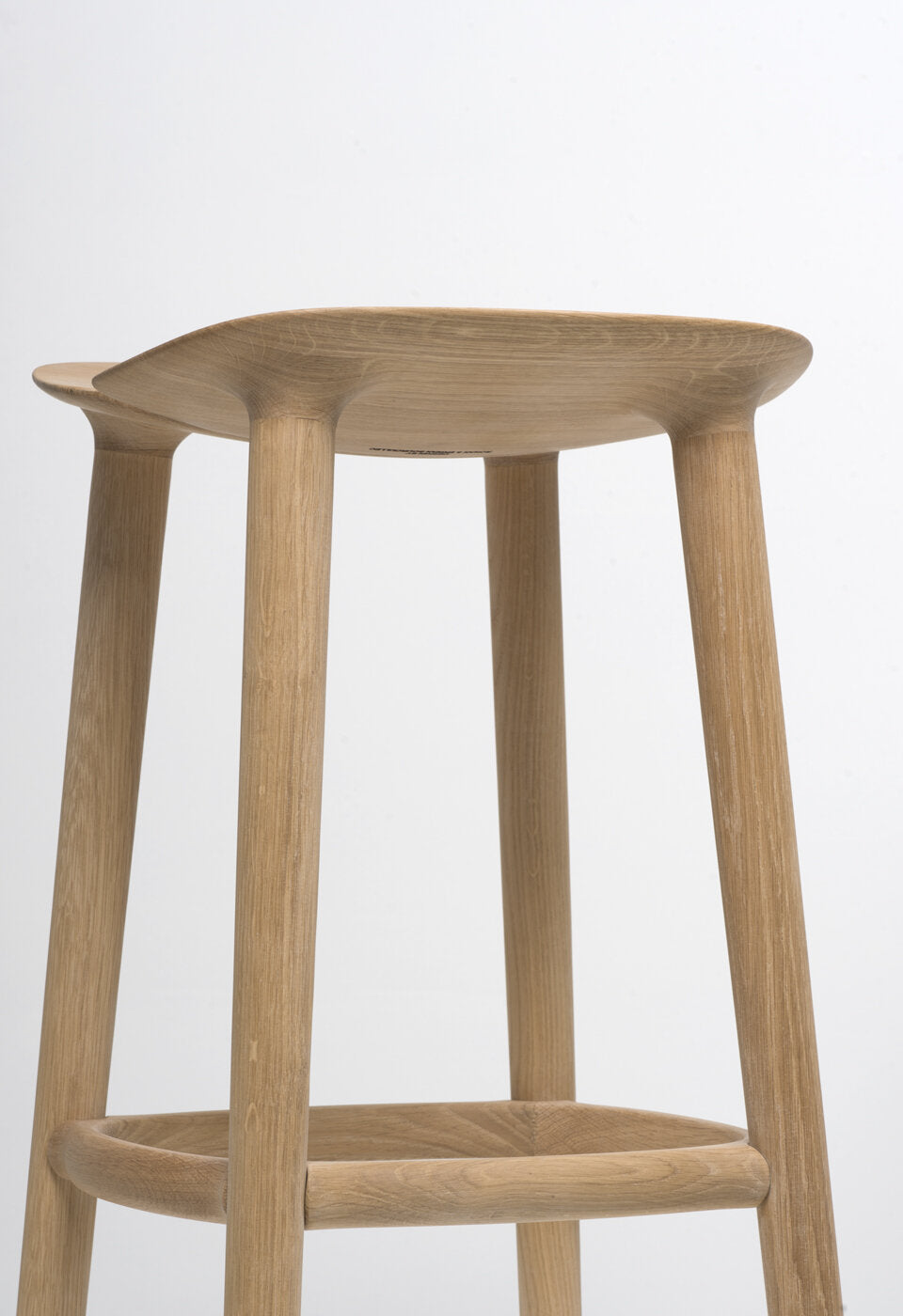 MC3 Osso Stool 花瓣實木中島椅 座高 65cm